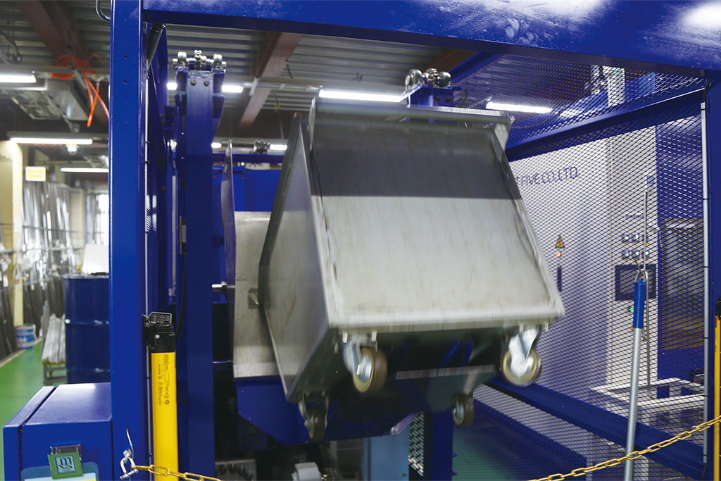 切粉圧縮機/圧縮工程1｜株式会社ヤマキン